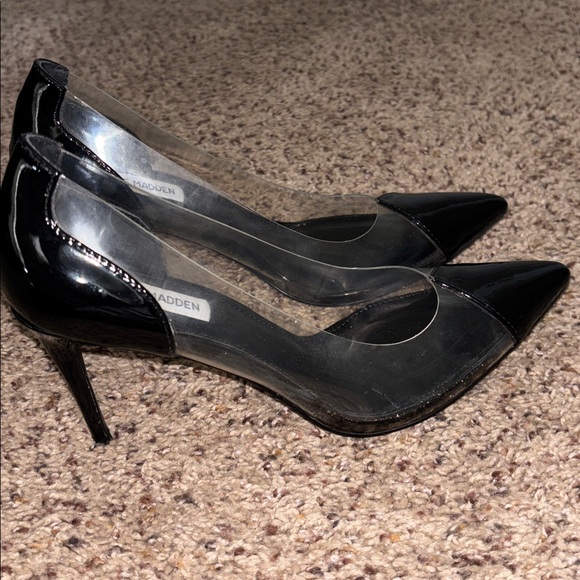 Steve Madden-Malibu Black Patent Vinyl Pointed-Toe Pumps size 9 - Picture 5 of 9